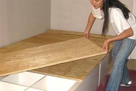 Как сделать деревянную кровать из недорогих материалов